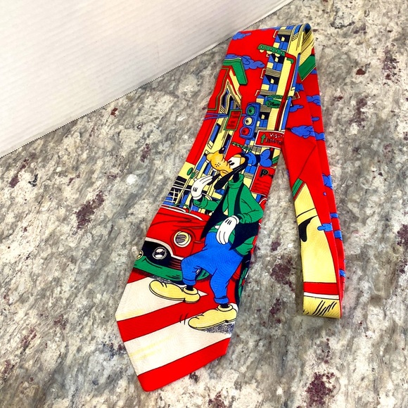 Disney Men’s Goofy Tie By Atlas Design 100% Silk - Picture 7 of 9